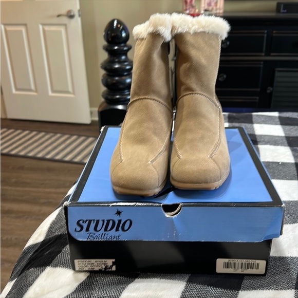 Studio Brilliant Tan Waterproof & Insulated Leather Boots - Picture 4 of 13